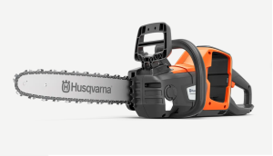 Husqvarna 230i ar akumulatoru un lādētāju